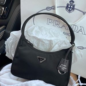 SOLD💗  $7⃣️0⃣️0⃣️Re-Nylon Re-Edition 2000 hobo mini-bag🖤